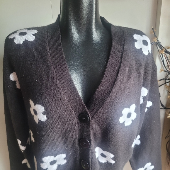 Streetwear Society Black Cropped Cardigan with White Floral Designs S - Picture 2 of 7